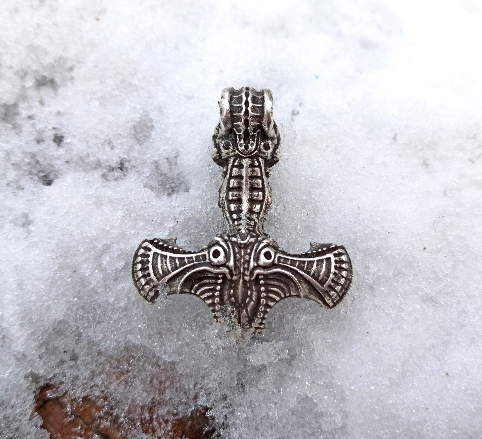 Biomechanical Mjolnir Skull Pendant | Unique Thor’s Hammer Necklace – Viking jewerly | Norse runes & Nordic jewelry