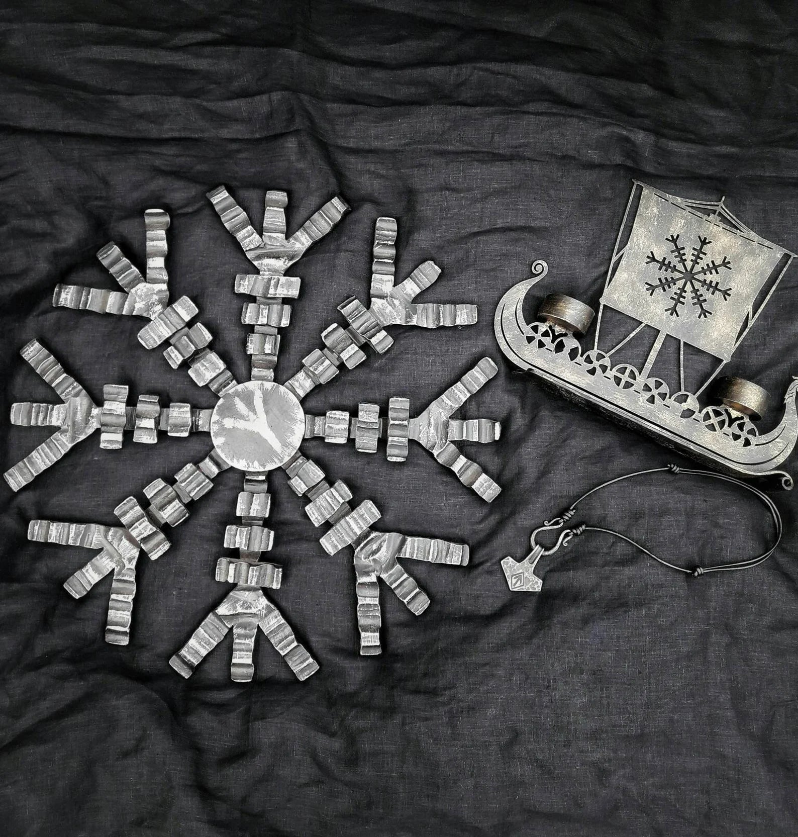 Viking Gift Set Wall Decor Aegishjalmur + Drakkar Candlestick + Mjolnir Tiwaz – Viking home decor | Norse runes & Nordic jewelry