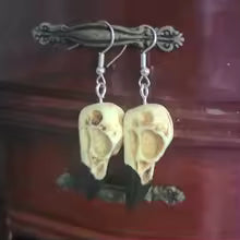 Raven Skull Earrings – Gothic Resin Crow Jewelry for Women